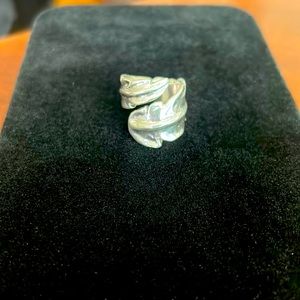 Unode50 Sterling Silver Plated feather ring Size 7